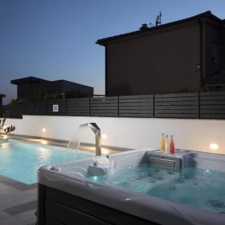 Gusto 4*.pool With Waterfall&jacuzzi. Willa *